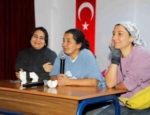 Alanya’da heykeltıraşlar, öğrencilerle sanat konuştu