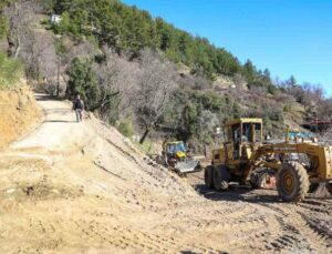 Alanya’da kırsal mahallelerin yol hasreti sona eriyor