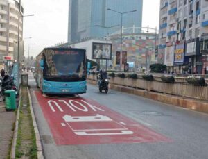 Antalya’da trafikte halk otobüslerine özel şerit uygulaması başladı