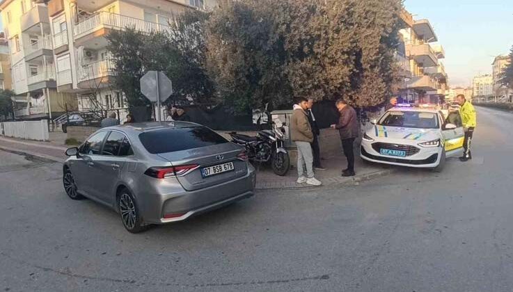 Manavgat’ta motosikletle otomobil çarpıştı: 1 yaralı