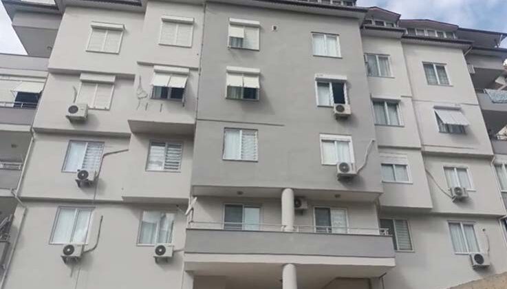 Alanya’da 4. kattan düşen kadın ağır yaralandı