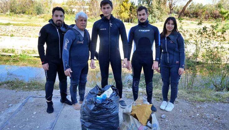 Dünya Su Günü’nde bir damla umut için daldılar, torbalar dolusu çöp çıkardılar