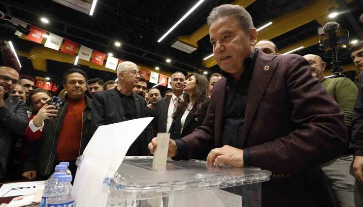 CHP Antalya’da Cumhurbaşkanı adayını belirlemek için oy verme işlemi devam ediyor