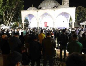 Antalya’da vatandaşlar Kadir Gecesi’nde camileri doldurdu