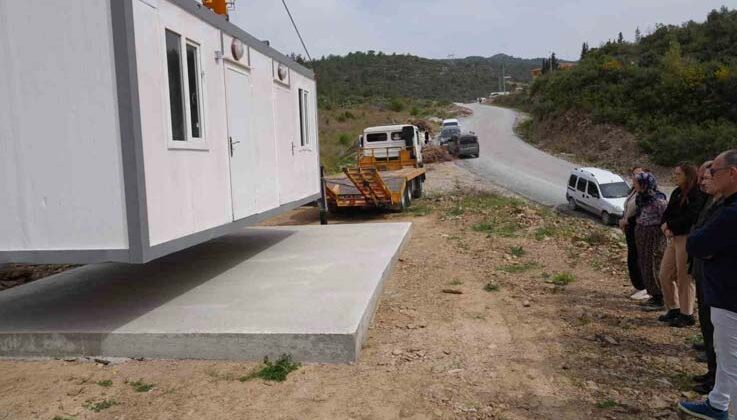 Zor şartlar altında yaşayan vatandaşa konteyner ev hediye edildi