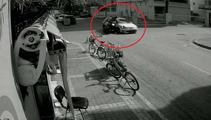 Otomobil ile motosiklet çarpıştı