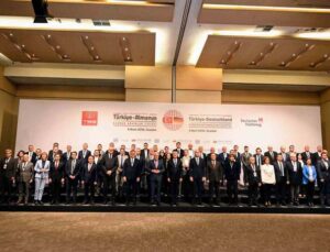 Başkan Böcek, Kardeş Şehirler Zirvesi’ne katıldı
