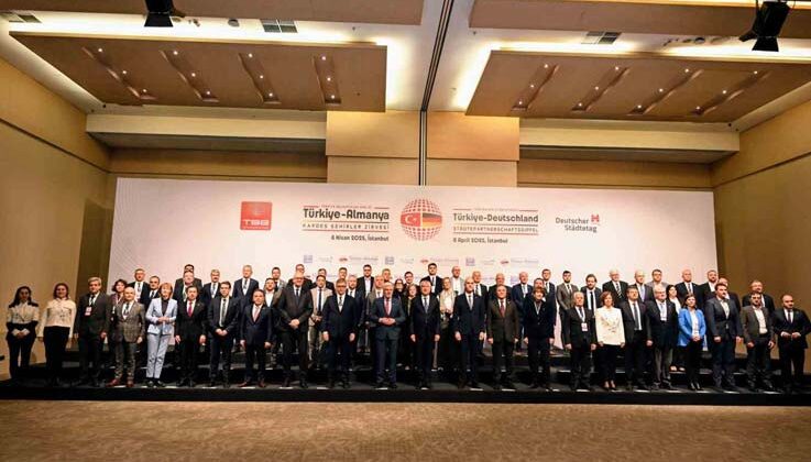 Başkan Böcek, Kardeş Şehirler Zirvesi’ne katıldı