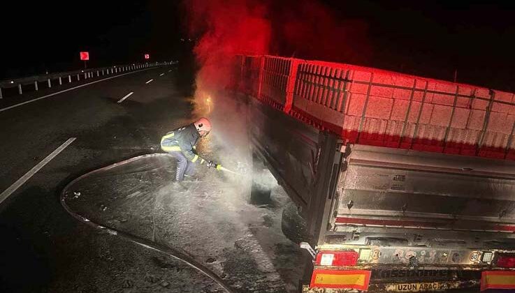 Akseki’de rampa inerken balataları yanan tır alev aldı
