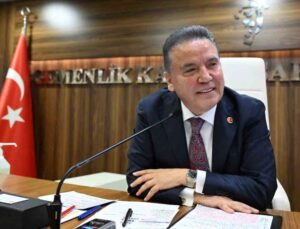 Başkan Böcek, memnuniyet anketinde zirveye yükseldi