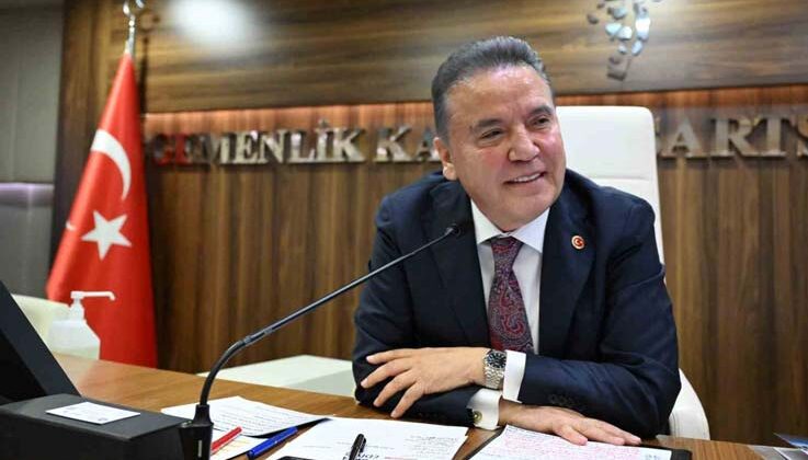 Başkan Böcek, memnuniyet anketinde zirveye yükseldi