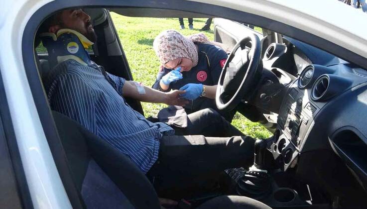 Hasta taşıyan ambulansla otomobil çarpıştı, sağlık görevlisi gözyaşlarına hakim olamadı