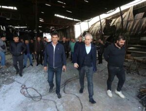 Başkan Kocagöz, yangında iş yerleri zarar gören esnafla görüştü