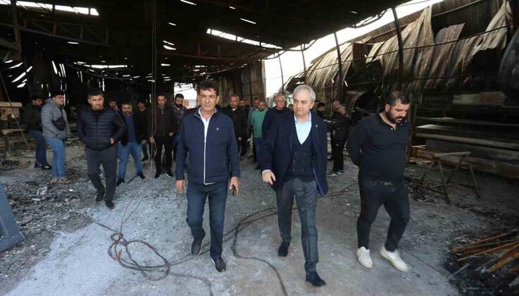 Başkan Kocagöz, yangında iş yerleri zarar gören esnafla görüştü