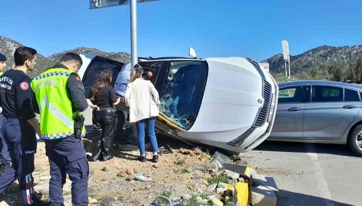 Antalya’da trafik kazası: 2 yaralı