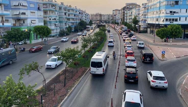 Antalya’da motorlu kara taşıtları sayısı 1 milyon 594 bin 194 oldu