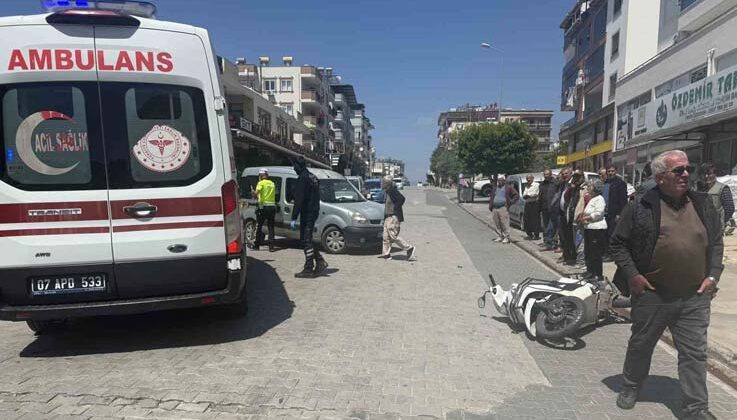 Hafif ticari araçla motosiklet çarpıştı: 1 yaralı
