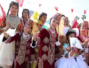 Antalya sokakları dünya çocuklarıyla renklendi