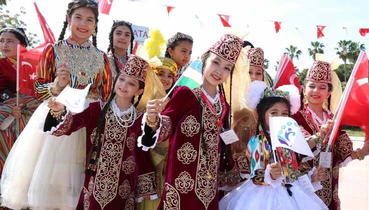 Antalya sokakları dünya çocuklarıyla renklendi