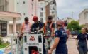 12. katta can pazarı: 2 işçi iskelede mahsur kaldı