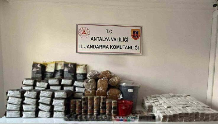 Antalya’da kaçak çay ve tütün operasyonu