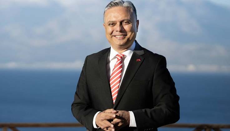 Muratpaşa Belediye Başkanı Ümit Uysal, CHP Genel Başkanlığına adaylığını açıkladı