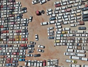 Yediemin otoparkları araç mezarlığına döndü, 25 yıldır bekleyen araçlar var