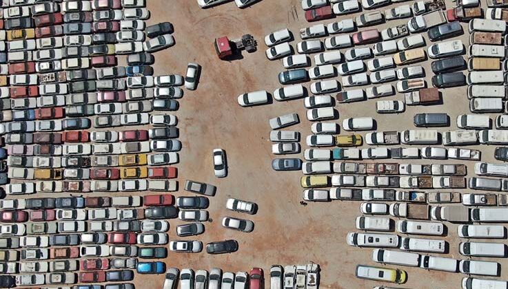 Yediemin otoparkları araç mezarlığına döndü, 25 yıldır bekleyen araçlar var