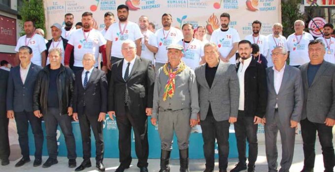 Acı biber yarışında 3 dakikada 398 gram acı biber yedi