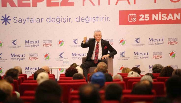 Uğur Dündar, Kepez Kitap Fuarı’nda anılarını paylaştı