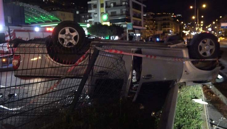 Alanya’da takla atan otomobil hurdaya döndü: 2 yaralı