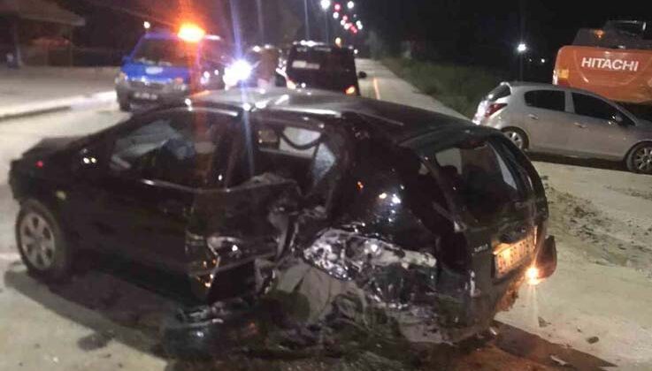 Serik’te iki otomobil çarpıştı: 2 yaralı