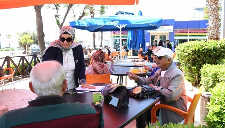 Konyaaltı Belediyesi Emekli Kahvelerinde vatandaşlarla bir araya geldi
