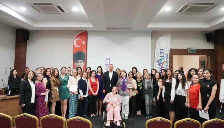 Kadınlar, sertifikalarını başkan Kotan’dan aldı