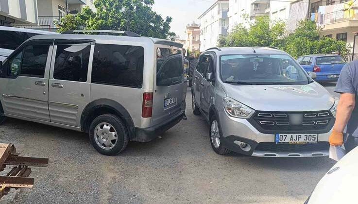 Manavgat’ta hafif ticari araç ile otomobil çarpıştı: 1 yaralı