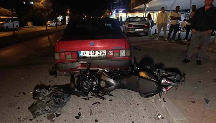 Motosikletli gençlerin ölümle burun buruna geldiği kaza kamerada