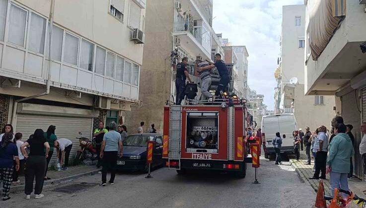 Antalya’da 4 katlı binada yangın paniği: Mahsur kalanları itfaiye kurtardı