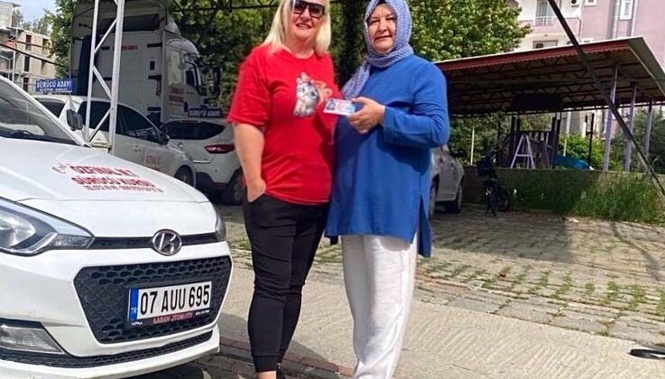 Azmiyle 56 yaşında ehliyeti aldı, herkese örnek oldu