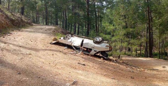 Gazipaşa’da şarampole uçan otomobilin sürücüsü yaralandı