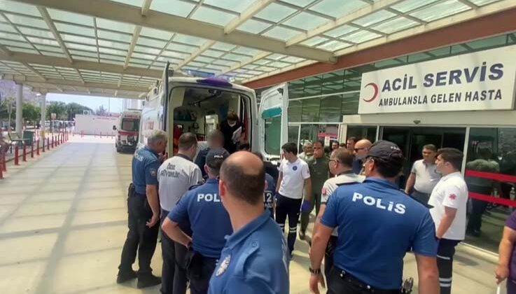 Denize acil iniş yapan helikopterdeki 4 personel Antalya’daki hastanelere sevk edildi