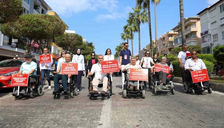 Alanya’da engelsiz halk plajı hizmete açıldı