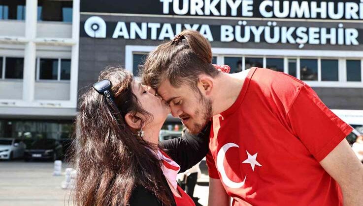 Temsili askerlik yapacak engelli bireylere davullu-zurnalı uğurlama