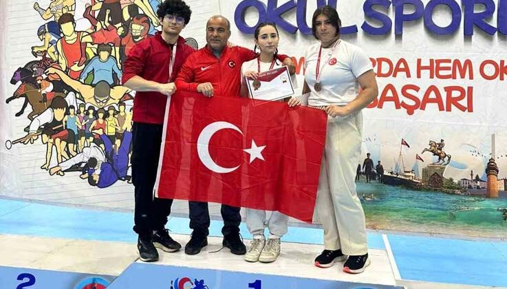 Gazi Anadolu Lisesi öğrencileri Türkiye şampiyonasında kürsüye çıktı