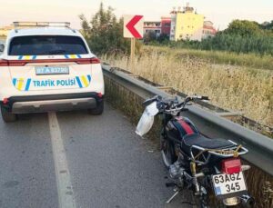 Devrilen motosikletin sürücüsü yaralandı
