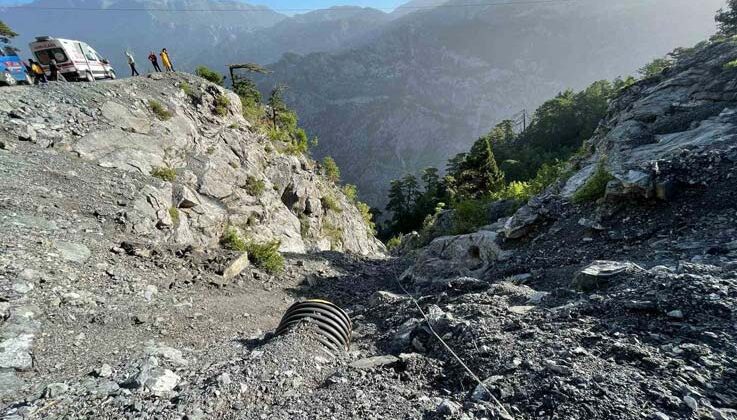 Alanya’da otomobil uçuruma yuvarlandı : 1 ölü