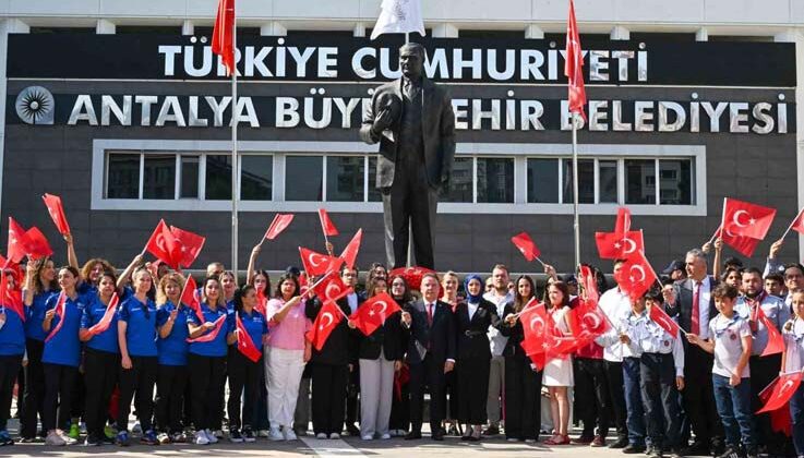 Büyükşehir Belediyesi’nde 19 Mayıs coşkusu törenle başladı