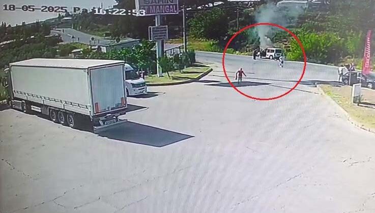 Seyir halindeki araç yandı, ilk müdahaleyi vatandaşlar yaptı