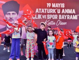 Kepez Belediyesi, “Sahne Senin” etkinliğiyle gençlere fırsat verdi