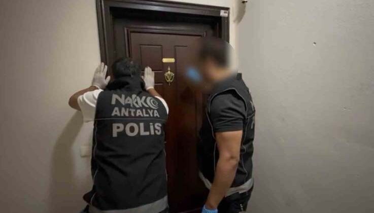 Antalya’da 21,5 kilo skunk ele geçirildi, operasyon kameraya yansıdı