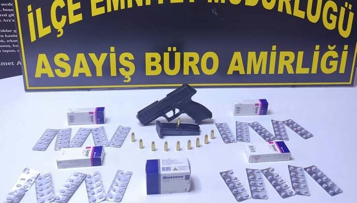 Alanya’da ruhsatsız silah ve uyuşturucu hap ele geçirildi